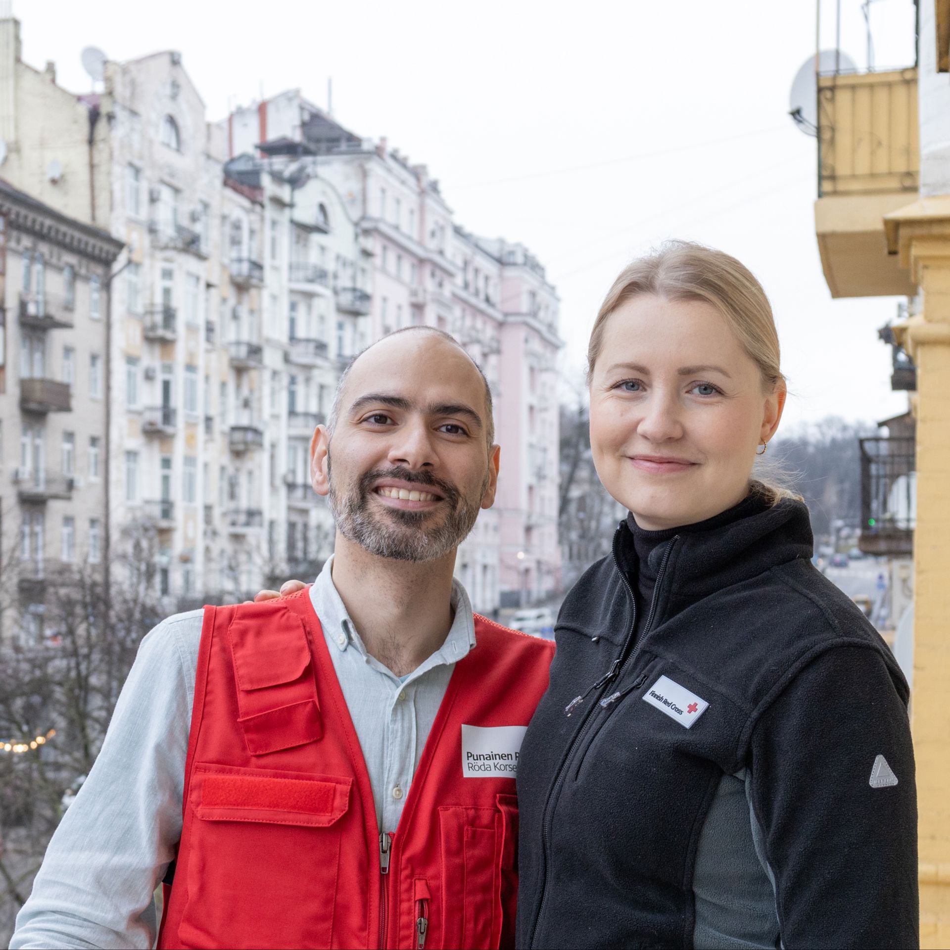 Vahram Vardanyan and Heidi Saarinen are standing and smiling in an urban setting.