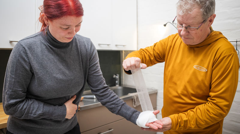 How to treat a wound?